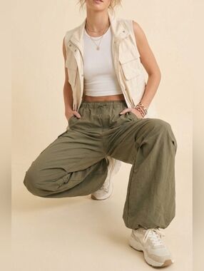 Love Tree Wide Leg Cargo Pants - Size Small